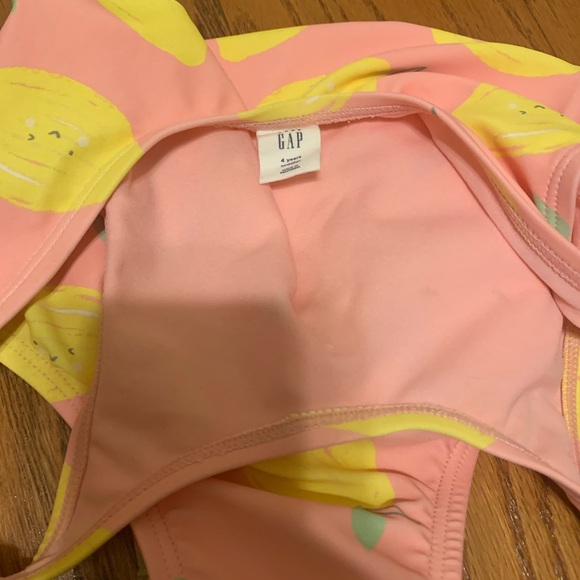 Baby GAP one piece 4T bathing suit with lemon print - Picture 3 of 3